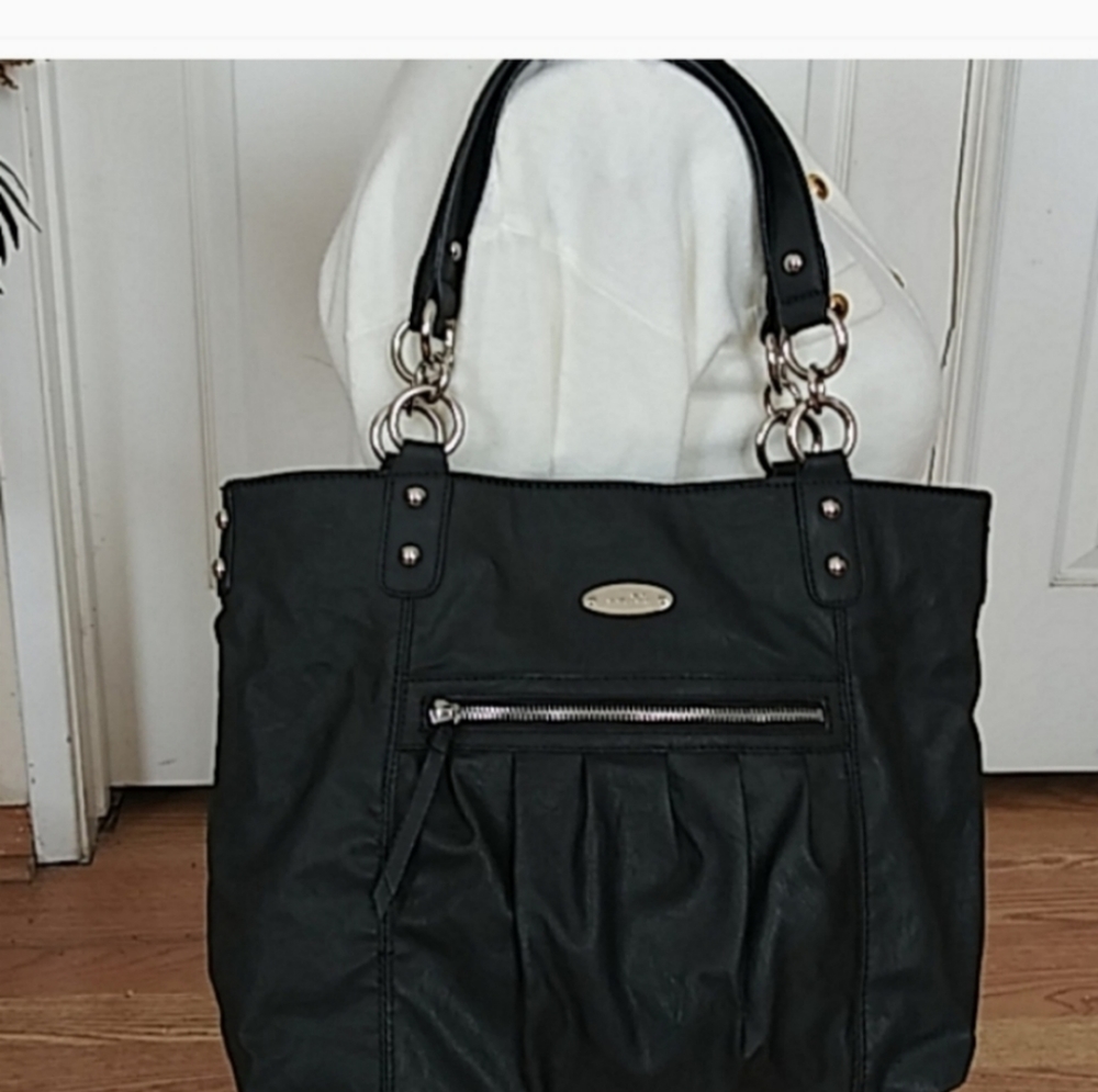 Nine & Co Black Shoulder Leather Handbag